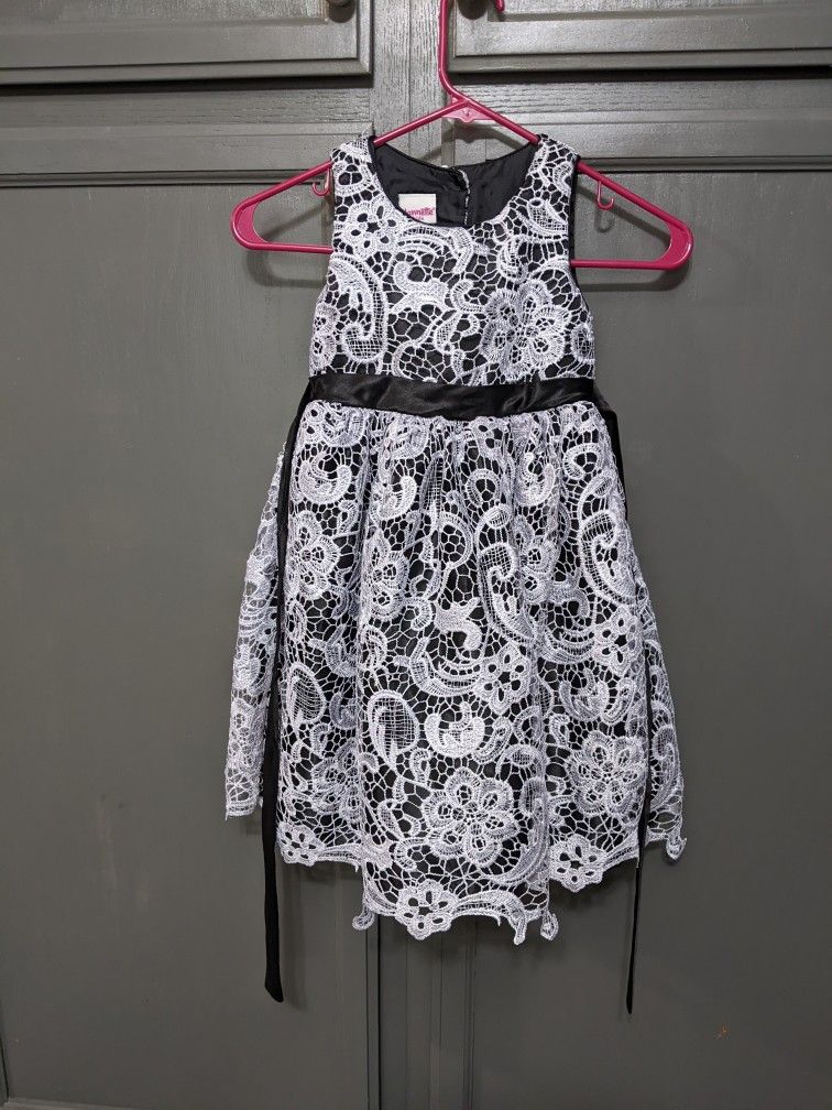 Girls Black And White Lace Dress _size 6- Used Like New