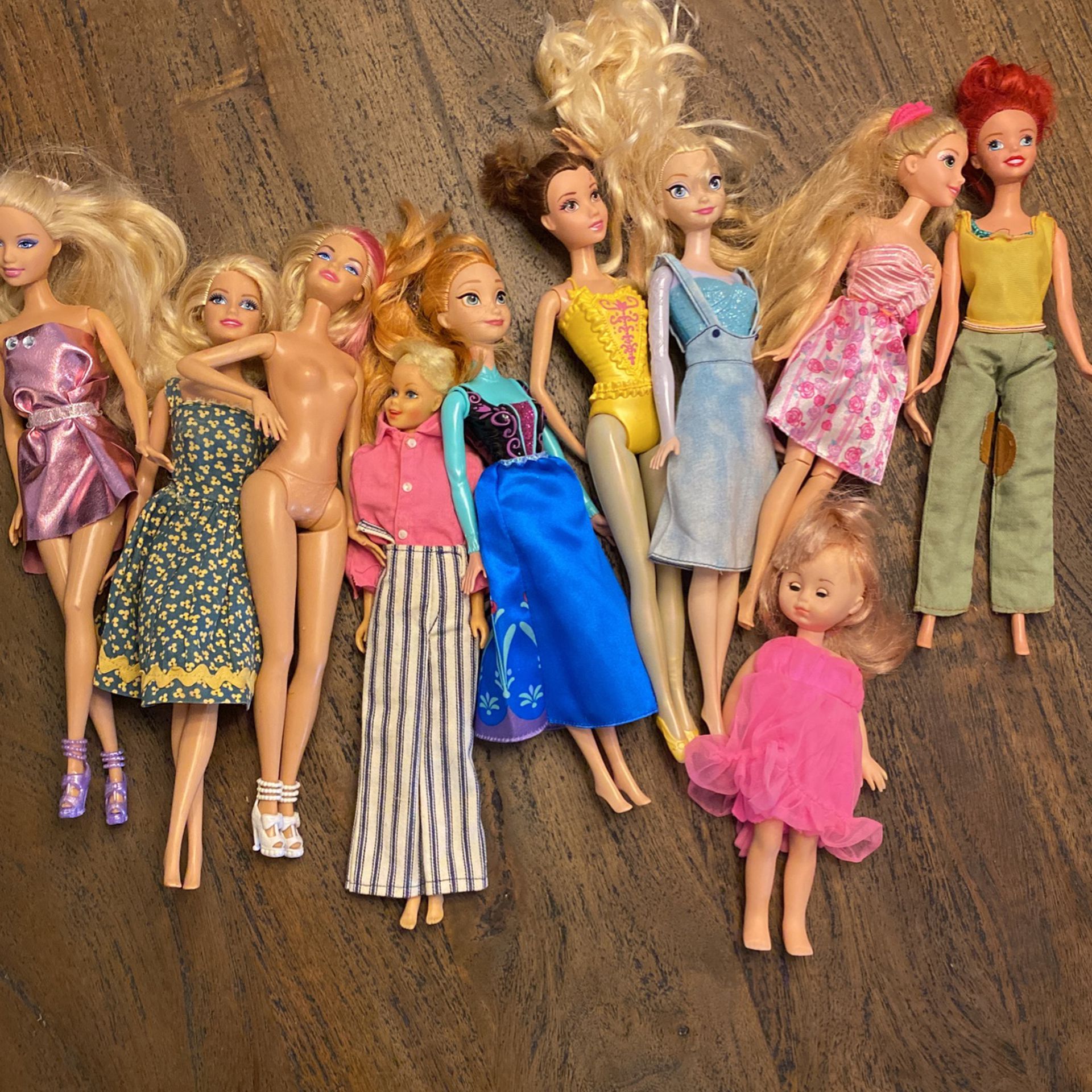 Barbie Dolls & Clothes 