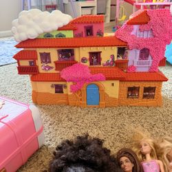 Dollhouse Encanto + Dolls & Accessories Bundle