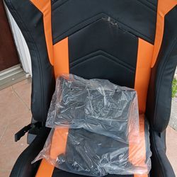 Brand New Gaming Chair But Has Defects $45obo