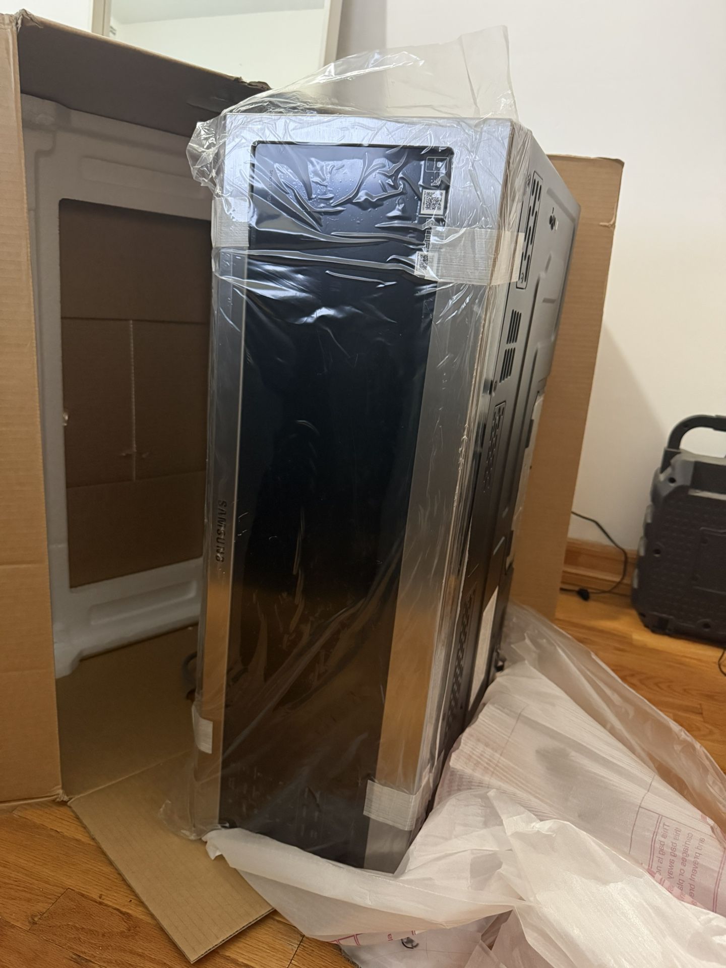 Samsung 30 in. Low Profile Smart Over-the-Range Microwave