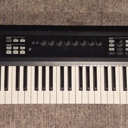 Native Instruments Komplete Kontrol S61 MIDI Keyboard
