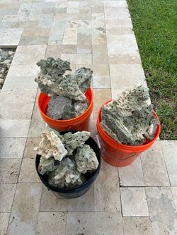 Aquarium rocks