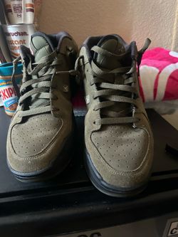 Stadium 90’s Air Jordan Low-Top Olive Suede Sneakers size 12’s