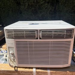Frigidaire 8,000 BTU Window Air Conditioner – Works Great