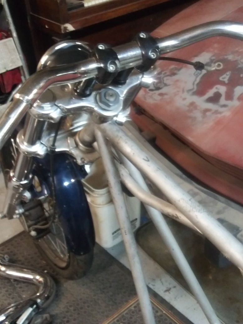 Photo Harley Davidson basket case 103 cubic inch soft tail all parts included for complete bike. 4000 moles total miles