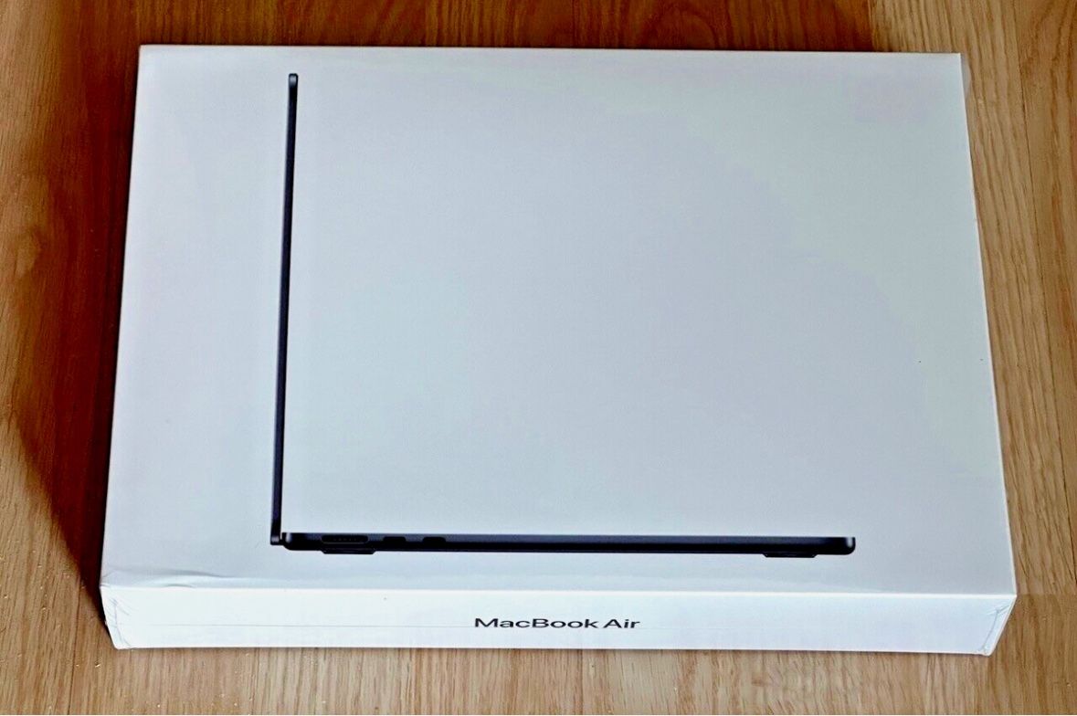 2025 MacBook Air M4 16GB RAM 256GB SSD New Sealed Midnight Black