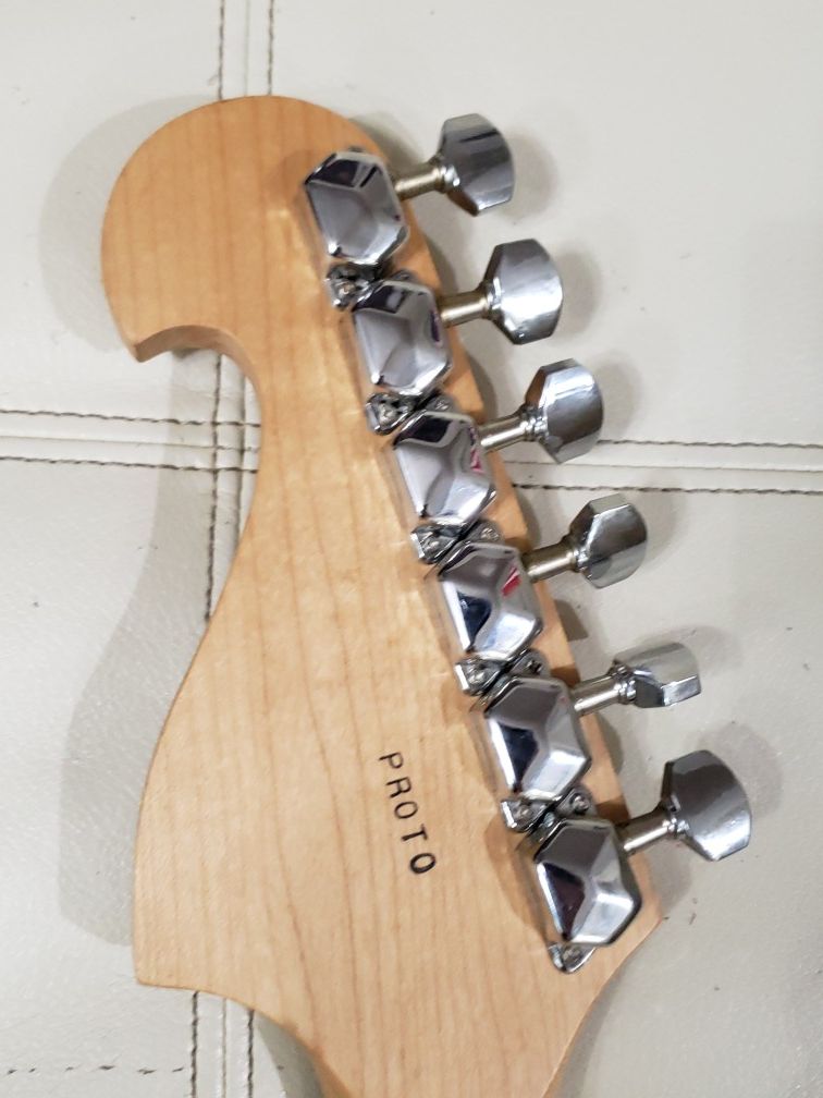 Lyon. Guitar signed by weezer