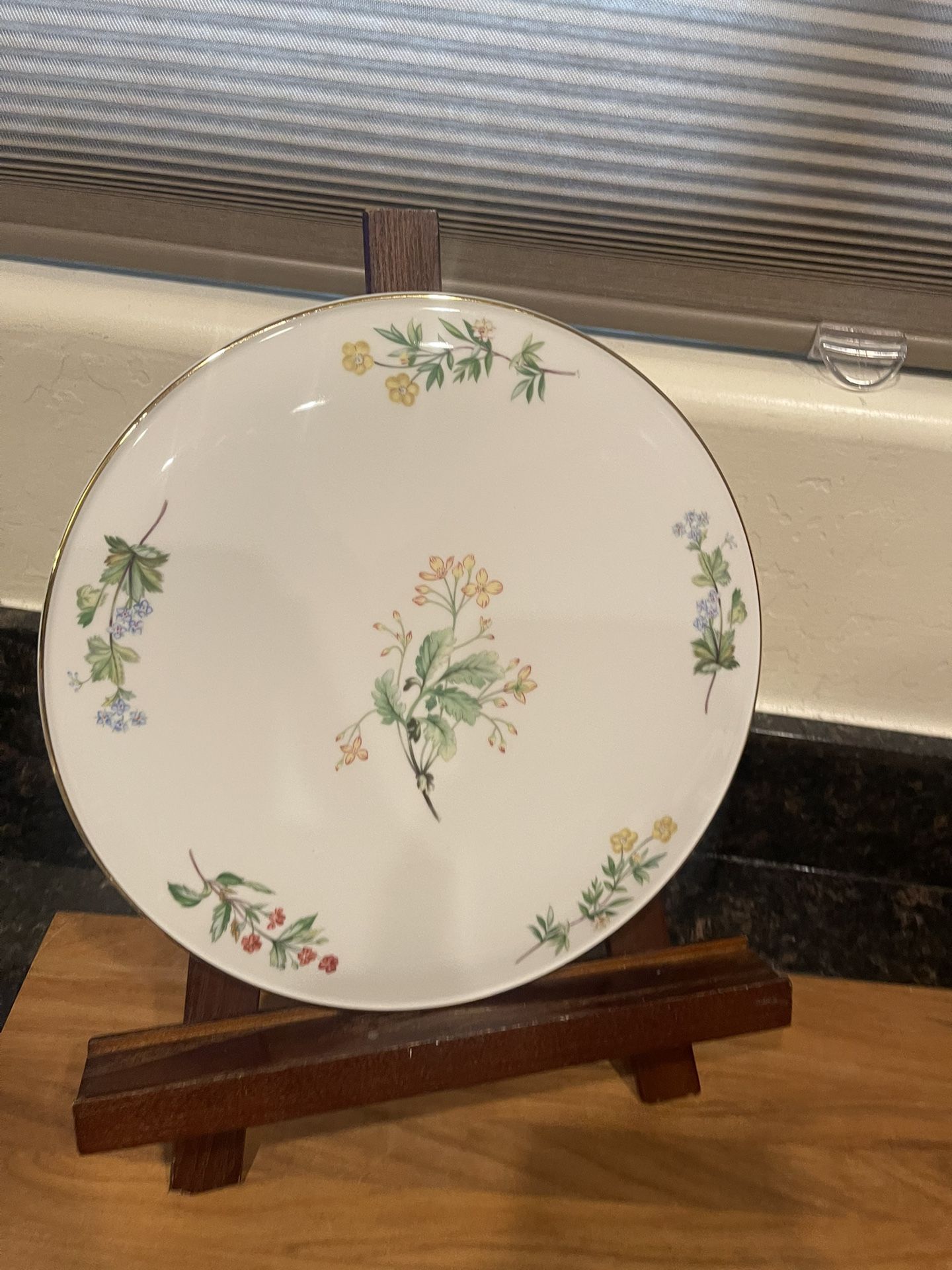 ROYAL VALE ENGLISH CHINA 11" cake plate