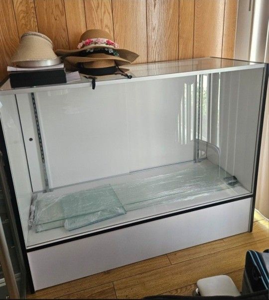 Glass Show Case If You Buy For 300 You Get The Other One For Free