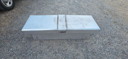 Tractor Supply Co. Aluminum Diamond Plate Truck Tool Box (Dual Lid) – Includes 3 New Keys & J-Hooks