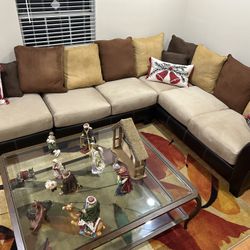 It is In good conditions. It looks like new. 