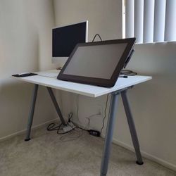 White Ikea Desk (Size is adjustable)