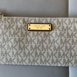 Michael Kors Wristlet 