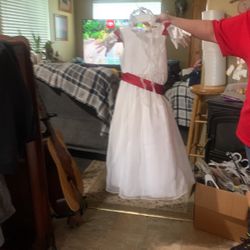 Flower Girl Dress.    Size 5.   $50.00. Obo