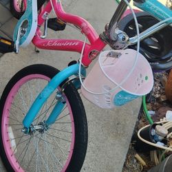 Elm Schwinn Girls Pink Bike