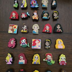 Lot Of 30 Princess Shoe Charms 