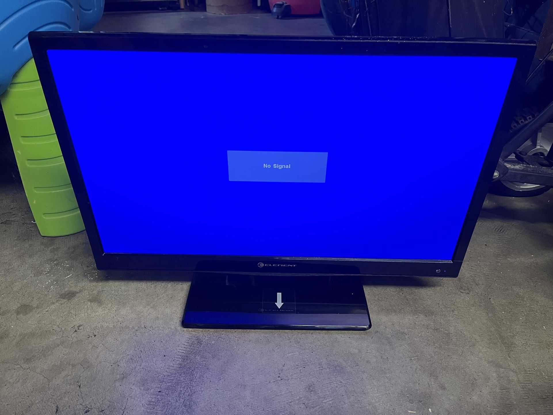 ELEMENT 24” T.V.