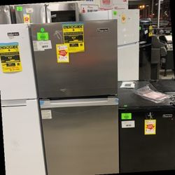 MAGIC CHEF REFRIGERATOR