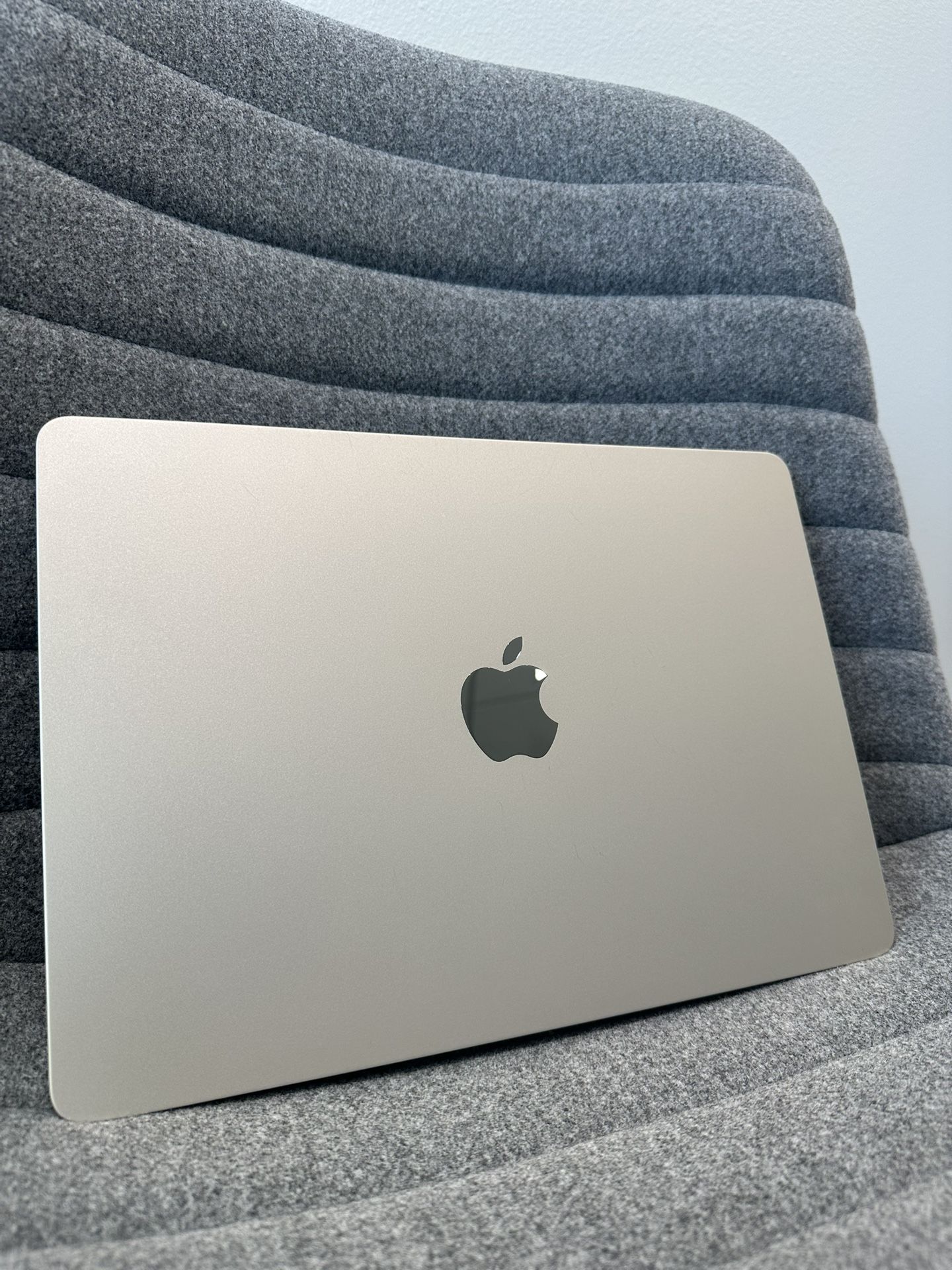 Like New MacBook Air M2 (13”) 