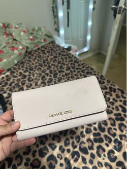 pink micheal kors wallet