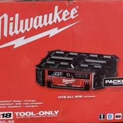 Milwaukee packout radio charger
