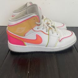 Jordan 1 Mid Edge Glow Size 5.5Y Women 7