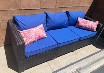 OUTDOOR PATIO 3 SEATER COUCH WITH BLUE CUSHIONS!!!