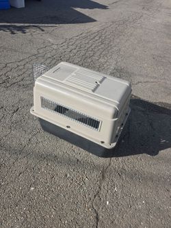 Petmate Ultra Vari Dog Kennel crate house 36" L X 25" W X 27" H for big dogs

Great condition. No cracks nor any damage.  Cleaned entirely and ready f
