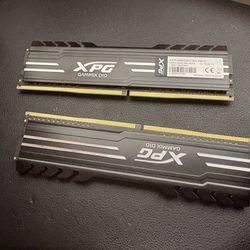 Selling ram 2-8gb ddr4