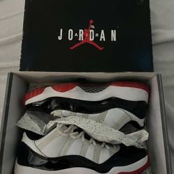 Jordan 11s Low Size 8.5