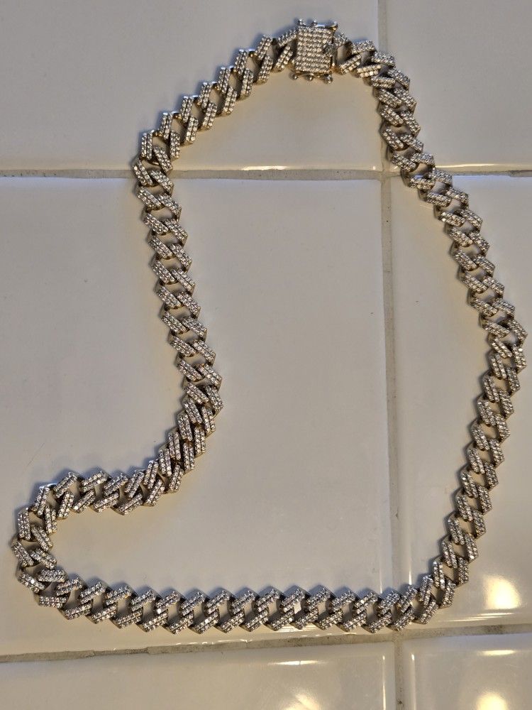 Cuban Link necklace.
Chain.
925 silver.
With gold overlay