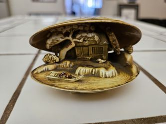Vintage Japanese Carved Clam Shell