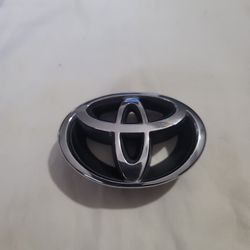 93-98Toyota Corolla Grille Emblem