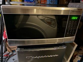 Frigidaire Stainless Steel Countertop Microwave