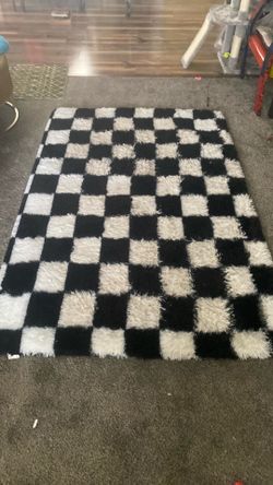 Black and white checkered 4x6 rug