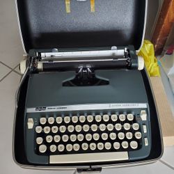 Vintage Smith Corona Super Sterling Typewriter
