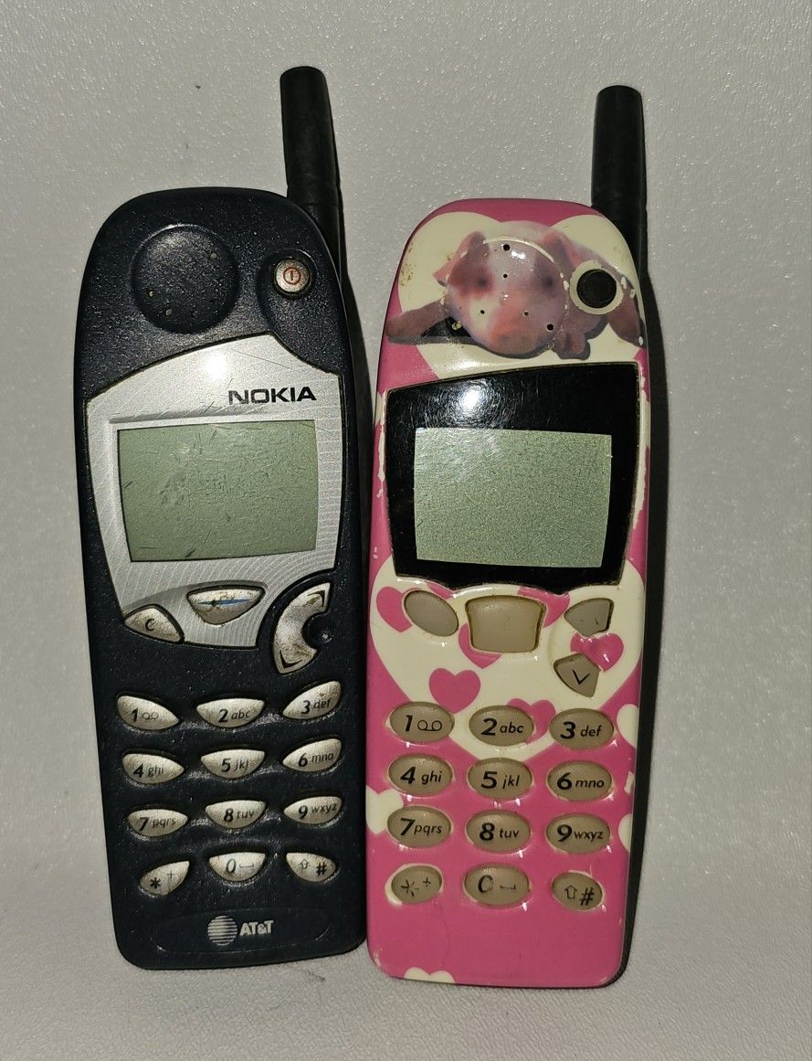 2 Nokia 5165 Vintage cell phones with batteries