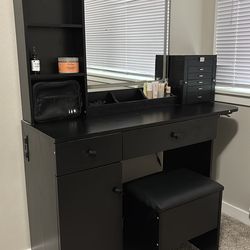 Vanity Makeup Table