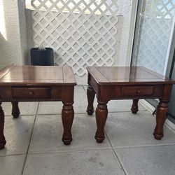 Set of 2 vintage wood nightstands