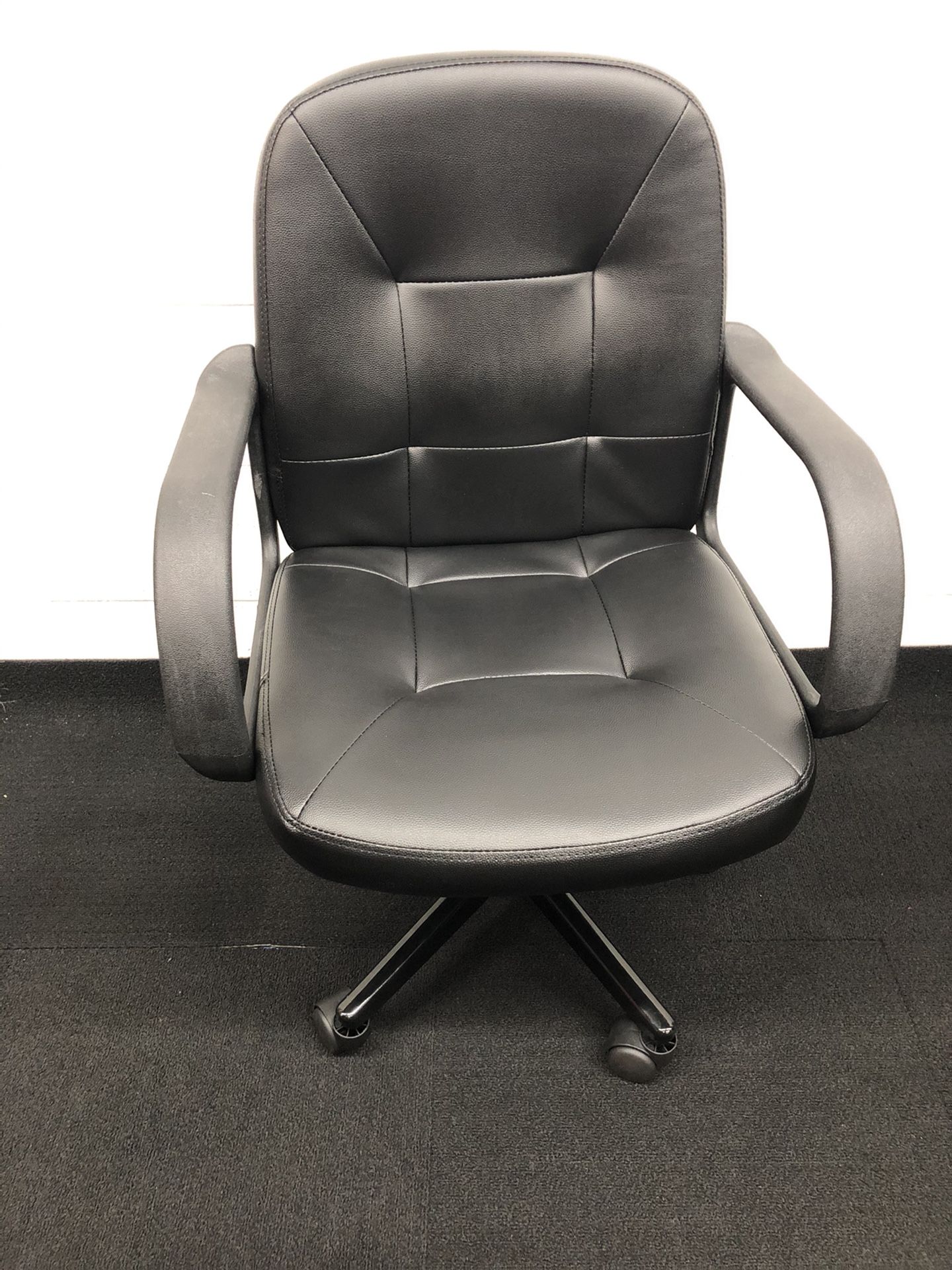 BRAND NEW BLACK ADJUSTABLE OFFICE CHAIR