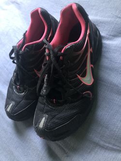 Size 8.5 WOMEN’S NIKE SHOES