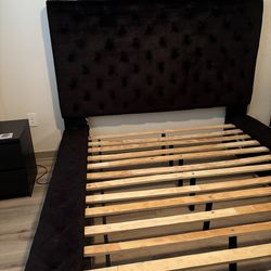 Lindenfield Queen Upholstered Bed with Storage