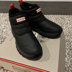 NEW HUNTER BOOTS SIZE US 9