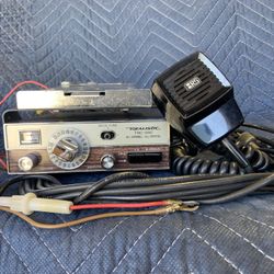Vintage Realistic TRC-24C Mobile CB Radio w/ a Micro Phone 