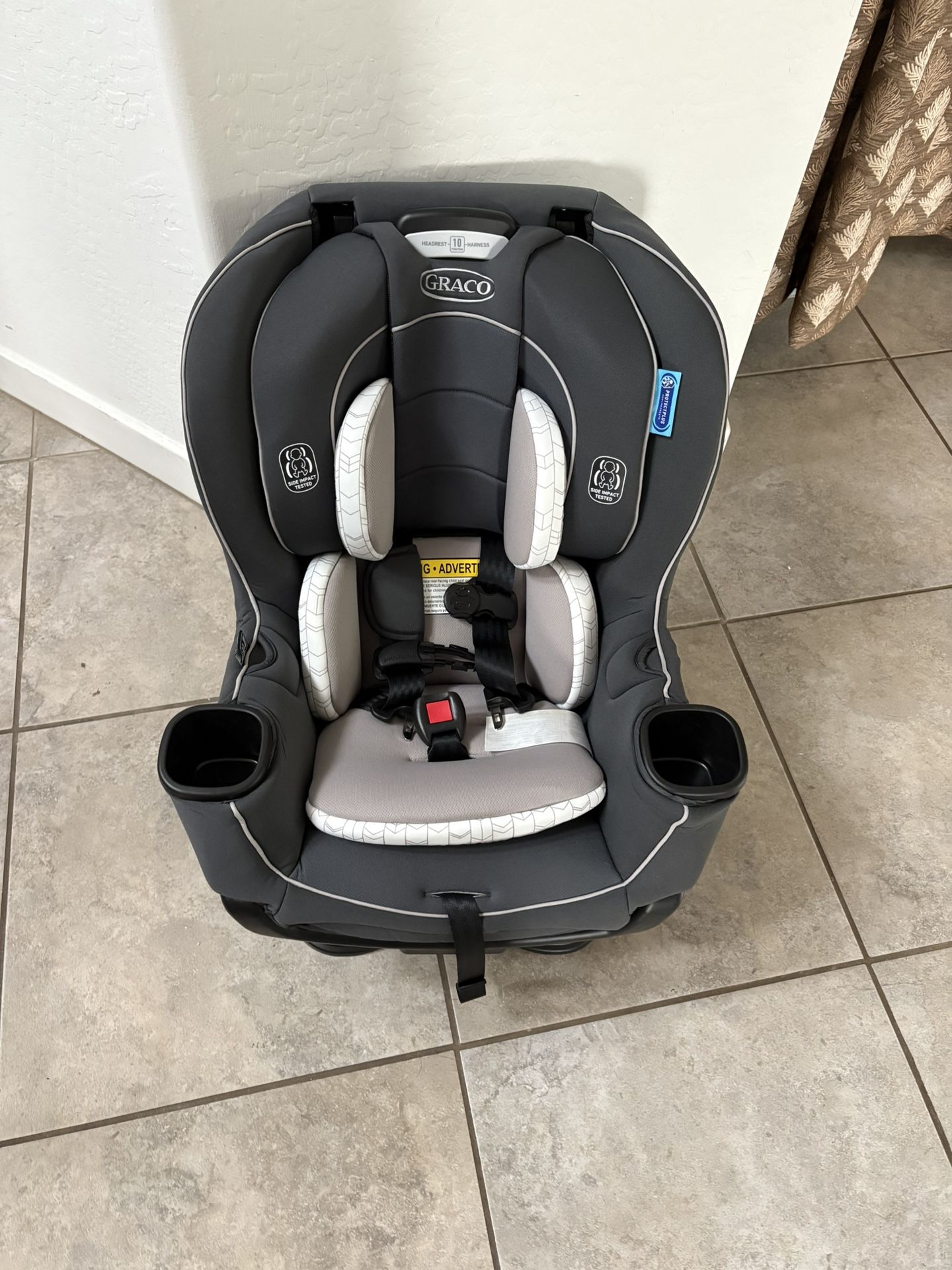 Graco Extend2Fit Convertible Baby Car Seat, Rear and Forward Facing, Adjustable Extension Panel for Extra Legroom, Redmond