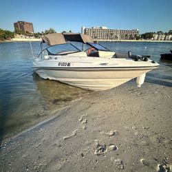 Boat Regal 2000