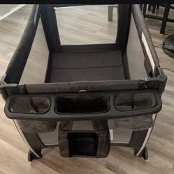 Collapsable Baby Crib