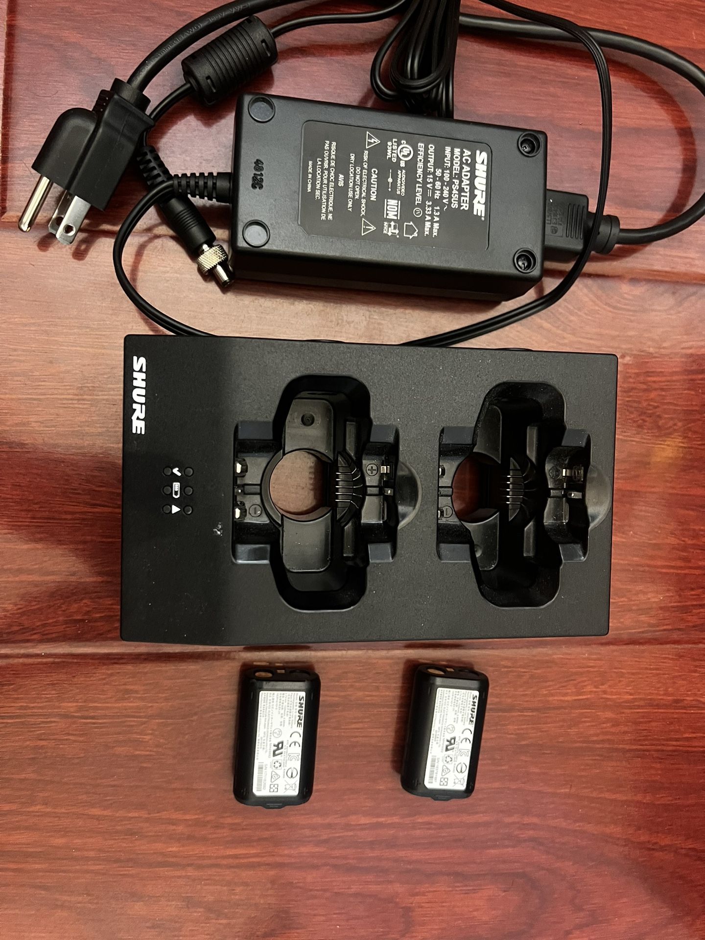 Shure 2 bay Charger SBC200 And 2 Of SB900A Recharge Battery Bateries