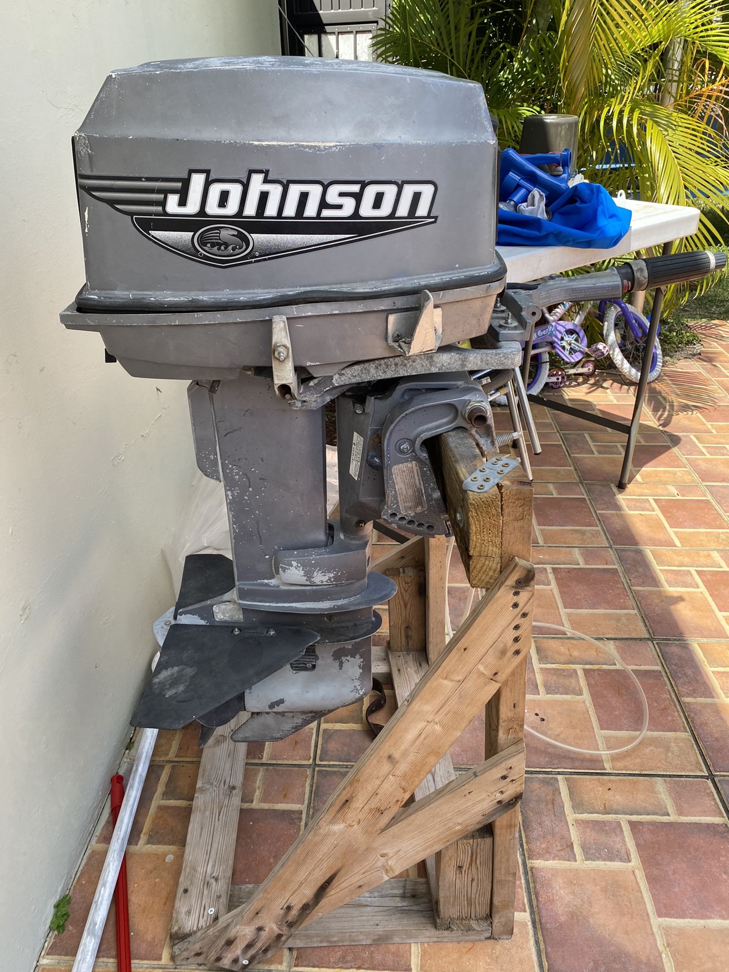 Outboard motor 1999 Johnson 30hp, very good!! Iisto para el agua!!